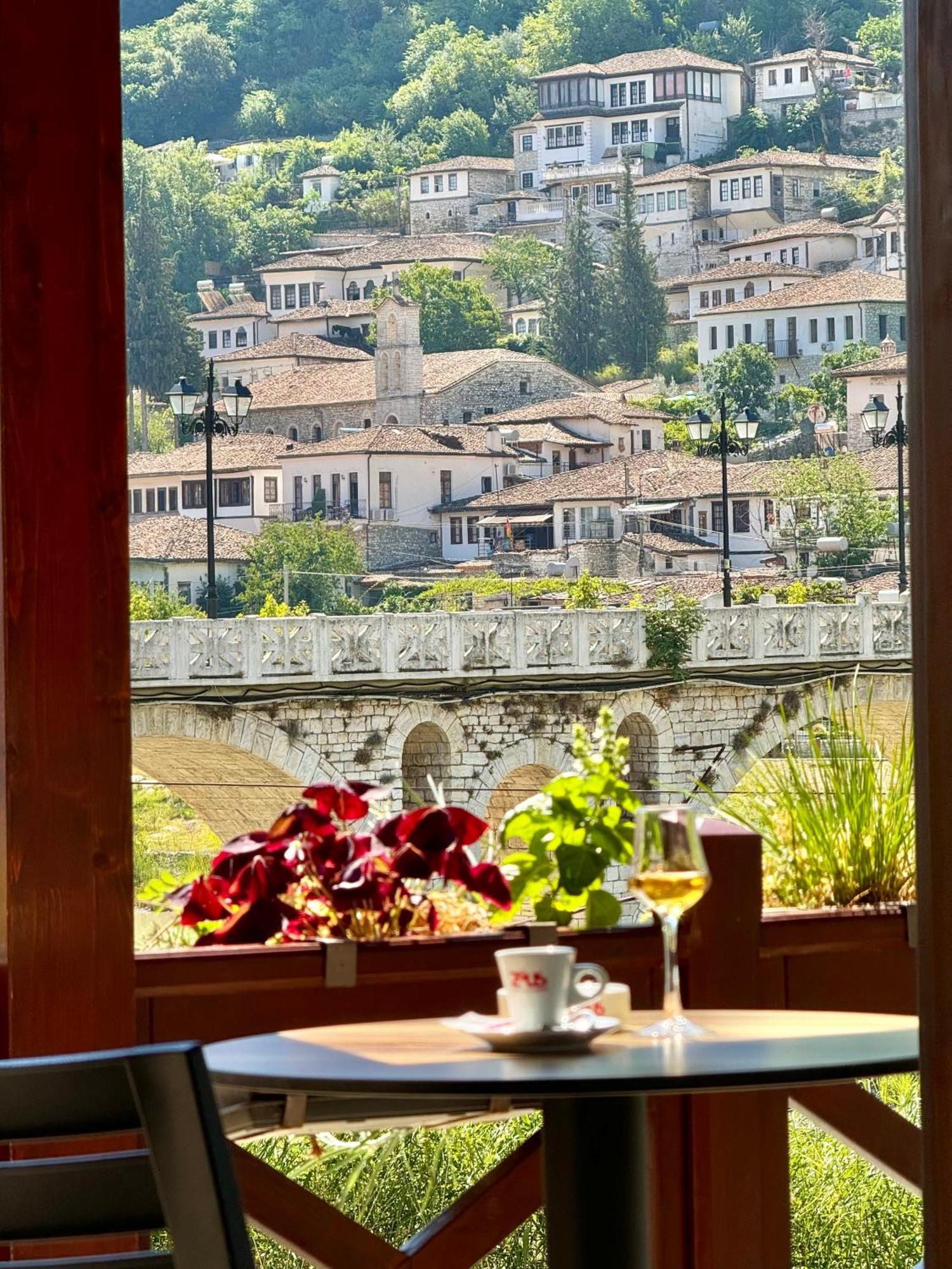 Bujtina Apsus Hotel Berat Exterior photo